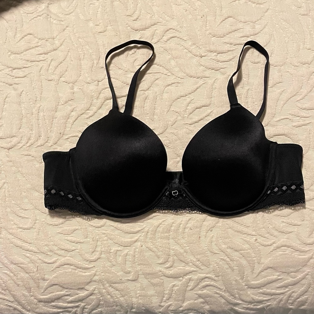 ❤️‍🔥3/$27❤️‍🔥Lily of France - Underwire Lightly Lined Bra - 38B - Black/Black